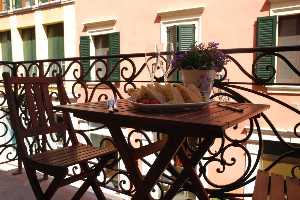 Palazzo Ai Capitani Hotel Peschiera del Garda Exterior photo