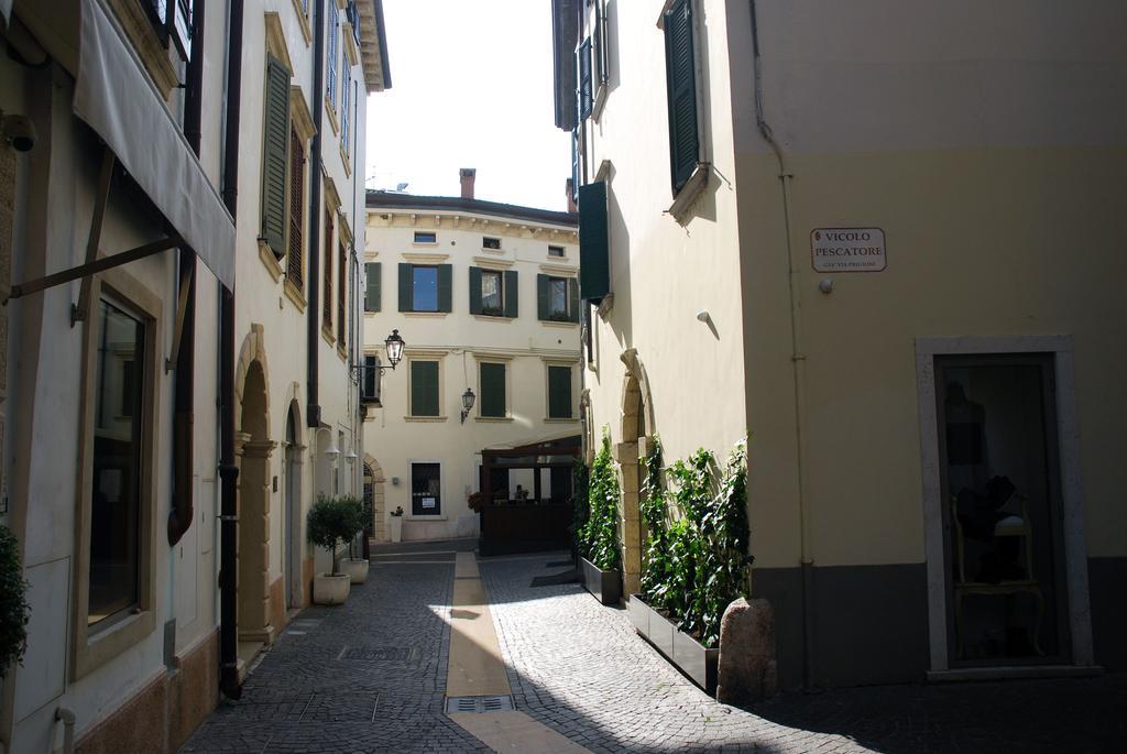 Palazzo Ai Capitani Hotel Peschiera del Garda Exterior photo